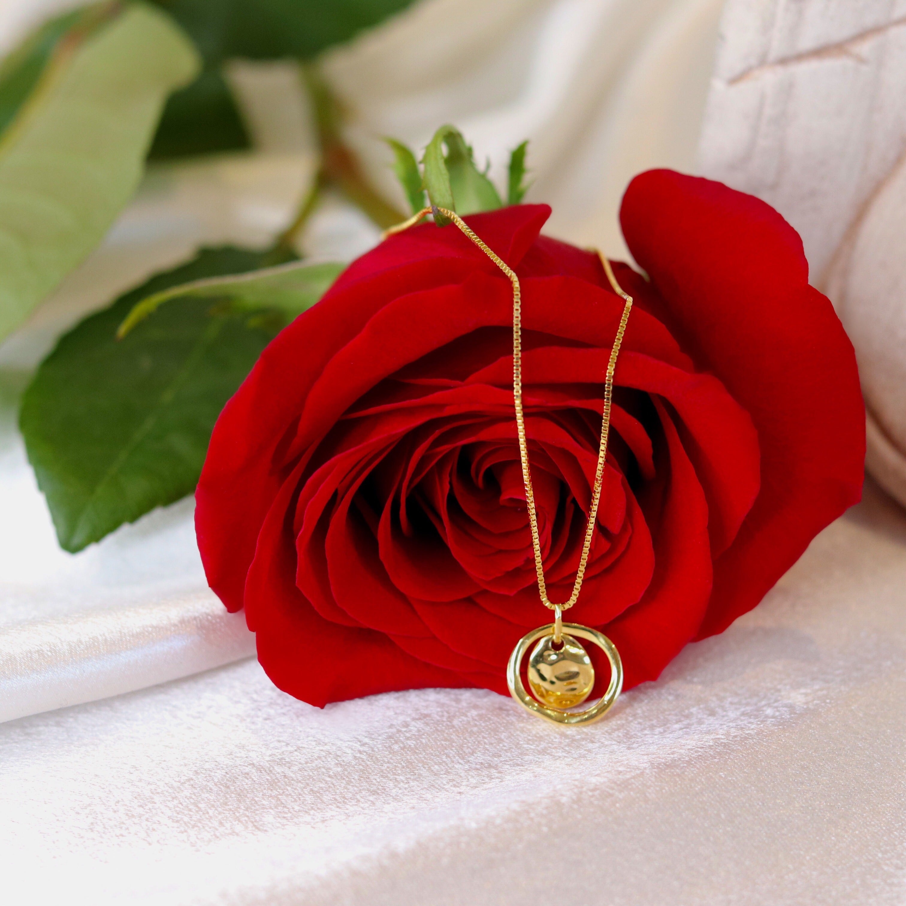 Circular Gold Pendant Necklace